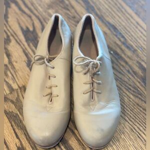 Ladies tan Bloch audeo tap shoes